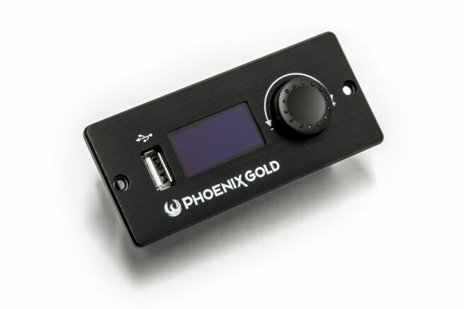 Phoenix Gold zda46 ohjain Phoenix Gold ZDACT ohjain ZDAPV1 /ZDAPV2 /ZDAPV3 vahvistimille Phoenix Gold ZDACT on ohjain, joka voidaan asentaa esimerkiksi kojelautaan ja ohjaimella voidaan valita  vahvistimiin ZDAPV1/ZDAPV2/ZDAPV3 tallennettuja asetuksia sekä säätää äänenvoimakkuutta. Ohjaimessa on USB-sisääntulo, joka helpottaa tietokoneella tehtäviä säätöjä, kun tietokone voidaan yhdistää suoraan ohjaimeen, eikä esim. tavaratilassa olevaan vahvistimeen.
