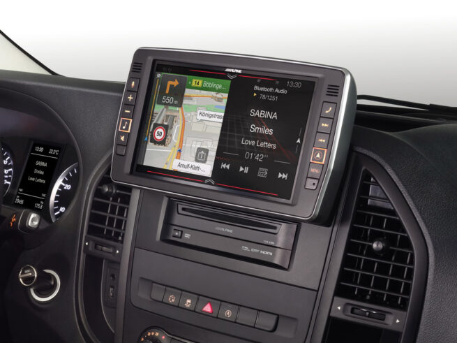 Alpine Mercedes Vito X902D V447 Navisoitin 8 1 Alpine X903D-V447 9" Navisoitin MB Vito W447 MB Vitoon (V447) tehty Premium navigointisoitin, kolmen vuoden ilmaisilla karttapäivityksillä, Apple CarPlay:llä, Android Auto:lla, HDMI-liitännöillä, Bluetoothilla, USB:llä ym.ym. X903D-V447 on entistä nopeammalla prosessorilla ja suuremmalla muistikapasiteetilla = Vielä aiempiakin malleja tehokkaampi ja nopeampi navigointi! HUOM: Soittimen valikot ovat suomen kielellä ja navigointi antaa myös opastukset suomeksi.