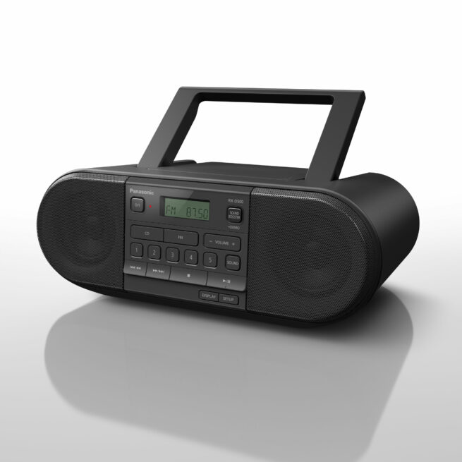 RX D550 musta radiokulma.fi scaled Panasonic RX-D550 Kannettava CD FM Radio Bluetoothilla RX-D550 On tyylikäs ja kompakti, kannettava cd radio laite kaiuttimilla. Voit valita musiikkia FM-radiosta, toistaa CD-levyjä, suoratoistaa matkapuhelimestasi Bluetooth®-yhteydellä tai valita kappaleita suoraan USB:ltä. Toimii sähköllä tai paristoilla, varustettu kaukosäätimellä ja viidellä esivalintapainikkeella radiota varten.