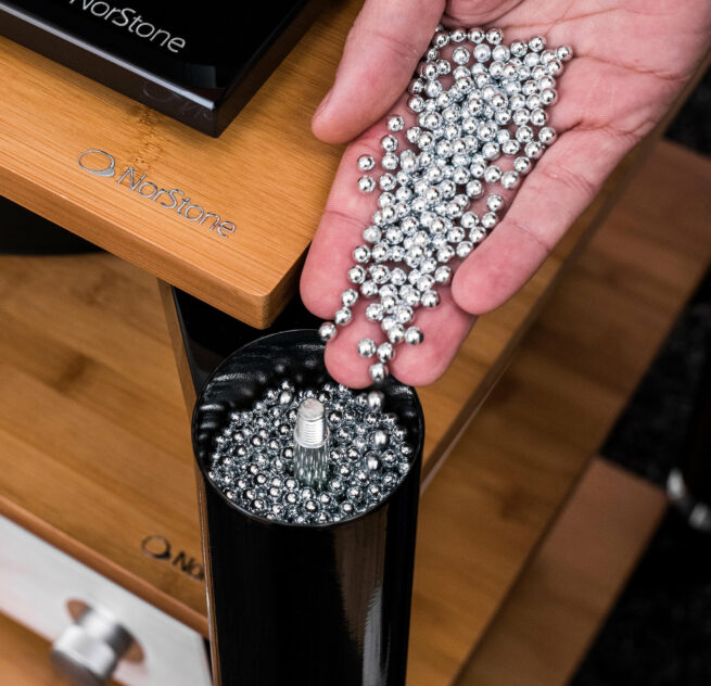norstone metal beads radiokulma.fi NorStone Metal Beads 3 kg metallikuulat Norstone Metal Beads on suunnitelty helpoksi täytteeksi kaiutinjalustoihin, tai laitetasojen tyhjiin putkiin. Vaimentaa tehokkaasti kaiutinjalustassa tai laitetelineen putkissa syntyviä akustisia resonansseja.