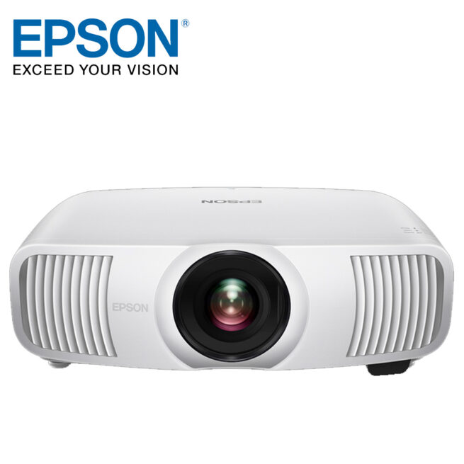Epson EH LS11000W tuotekuva Epson EH-LS11000W 3LCD 3D 4K PRO-UHD -Laser-kotiteatteriprojektori Nauti valkokangaselämyksestä kotonasi tällä 4K-laserprojektorilla, joka on HDR10+-yhteensopiva ja käyttää Epsonin 3LCD-tekniikkaa. Elokuvaharrastajat nauttivat suuresti tämän tehokkaan projektorin vaikuttavasta kuvasta. Yhdistelmä huipputekniikoita muodostavat yhdessä poikkeuksellisen laadukkaan kuvan suuren dynaamisen kontrastisuhteen (2 500 000:1), 4K-resoluution (8,3 miljoonaa pikseliä), 3LCD-tekniikan, laservalonlähteen sekä HDR10+-tuen avulla. Moottoroidun linssin siirron ja zoom-objektiivin ansiosta saat tarkan kuvan helposti.  