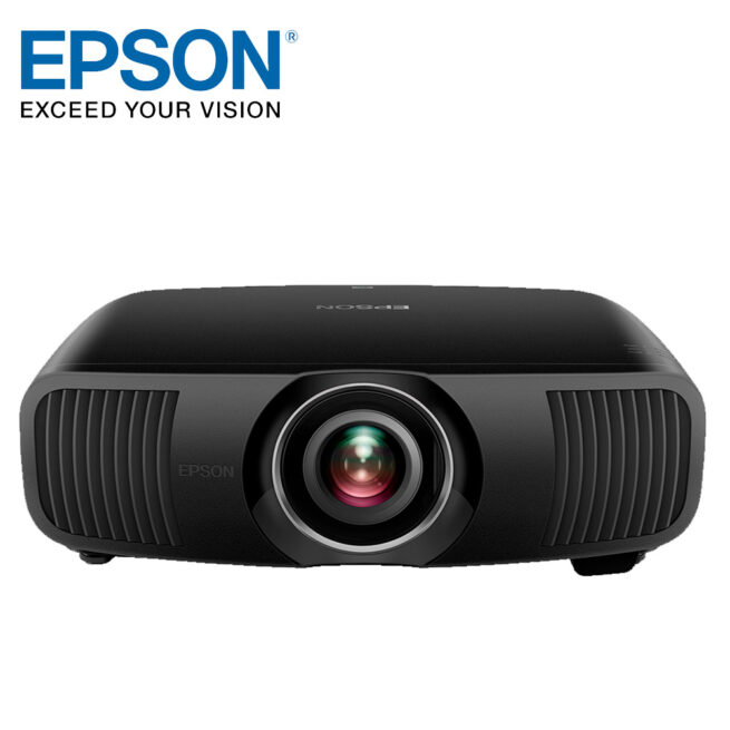 Epson EH LS12000B tuotekuva Epson EH-LS12000B 3LCD 4K PRO-UHD -Laser-kotiteatteriprojektori Nauti valkokangaselämyksestä kotonasi tällä 4K-laserprojektorilla, joka on HDR10+-yhteensopiva ja käyttää Epsonin 3LCD-tekniikkaa. Elokuvaharrastajat nauttivat suuresti tämän tehokkaan projektorin vaikuttavasta kuvasta. Yhdistelmä huipputekniikoita muodostavat yhdessä poikkeuksellisen laadukkaan kuvan suuren dynaamisen kontrastisuhteen (2 500 000:1), 4K-resoluution (8,3 miljoonaa pikseliä), 3LCD-tekniikan, laservalonlähteen sekä HDR10+-tuen avulla. Moottoroidun linssin siirron ja zoom-objektiivin ansiosta saat tarkan kuvan helposti.