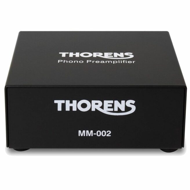 Thorens MM 002 01 Thorens MM-002 RIAA-korjain Thorens MM-002 on kenties markkinoiden paras edullisen hintaluokan RIAA korjain. Pienen kokonsa ansiosta se on helppo sijoittaa tai piilottaa. MM-002 RIAA-korjain soveltuu käytettäväksi kaikkien MM-levysoittimien kanssa.