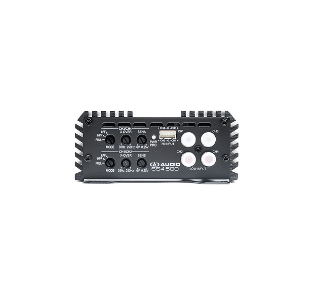 DD Audio SS5.500 4 kanavainen vahvistin 5 DD Audio SS4.500 4-kanavainen vahvistin 500W Uudet SS -sarjan vahvistimet edustavat uusinta D -luokan suunnittelua, tarjoten korkeaa tehoa ja erinomaista äänenlaatua kompakteissa mitoissa. SS -sarjassa käytetään perinteistä DD AUDIO -tyylistä runkoa maksimaalisen jäähdytyksen saavuttamiseksi Kaikki tärkeimmät sisäiset komponentit on päivitetty vastamaan tämän päivän vaativia tehontarpeita. SS -sarjan uudet vahvistimet ovat huippuluokan tinkimättömän suunnittelun tulos, jotka tarjoavat huippuluokan äänenlaadun lisäksi ennennäkemättömän tehon ja koon suhteen. Muutos ei ole vain konkreettinen, vaan myös kuultavissa! SS4.500 on täyden äänialueen 4-kanavainen vahvistin, joka tuottaa 125 wattia per kanava. Vahvistin soveltuu niin subwoofereiden, kuin kaiuttimien soittamiseen, laajojen suotimien ansiosta  