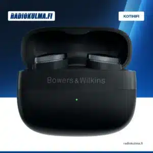 Bowers & Wilkins Pi8 Anthracite Black -nappikuulokkeet avoimessa latauskotelossa.