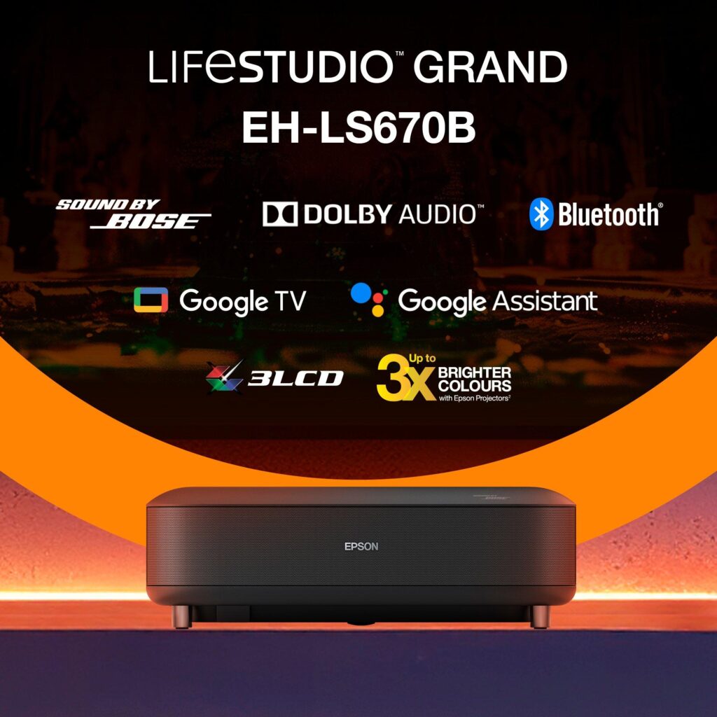 Epson Lifestudio Grand EH-LS670B esittelykuvassa, jossa näkyvät Sound by Bose, Dolby Audio, Bluetooth, Google TV ja Google Assistant -ominaisuudet.