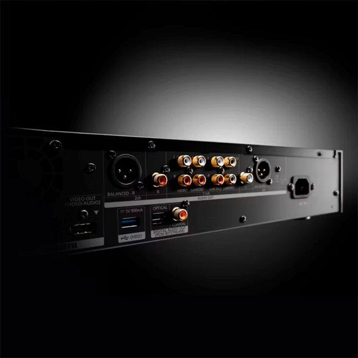 Panasonic DP-UB9000 analogilähdöt XLR RCA 7.1