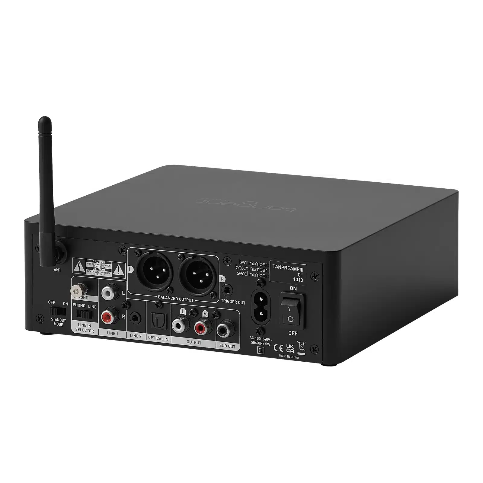 Tangent PreAmp III -esivahvistimen takapaneeli valkoisella taustalla, XLR- ja RCA-liitännät sekä optinen tulo näkyvissä.