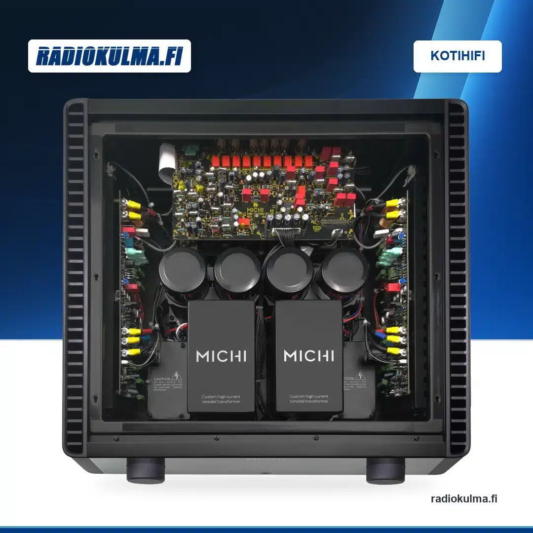 Michi X5 Series 2 -stereovahvistin ylhäältä kansi poistettuna, kaksi muuntajaa, kondensaattorit ja jäähdytysrivat näkyvissä.