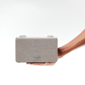 Roberts Radio Play 11 Paristokäyttöinen matka/pöytäradio