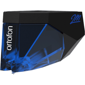 Ortofon 2M Blue -äänirasia läpinäkyvällä taustalla viistosta sivusta kuvattuna.