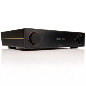 Arcam A15+ integroitu stereovahvistin luonnollinen ja musikaalinen ääni arkeen