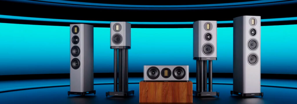 Wharfedale EVO 5 kaiuttimet tuovat suuren skaalan, syvän ulottuvuuden ja vakaasti fokusoituneen äänikuvan myös isoisiin huoneisiin.