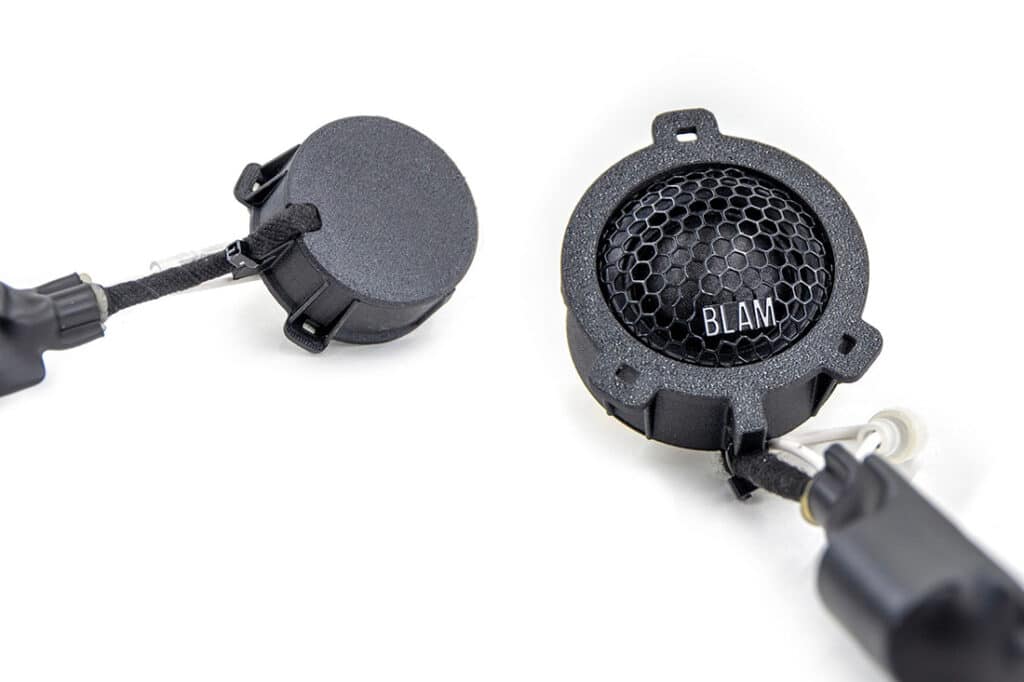 BLAM 200RS-T6 kangaskalottidiskantit lähikuvassa, musta suojaritilä.