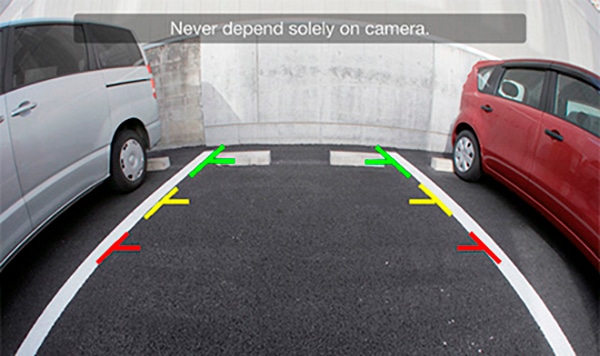 Alpine HCE peruutuskameroiden peruutusviivat.