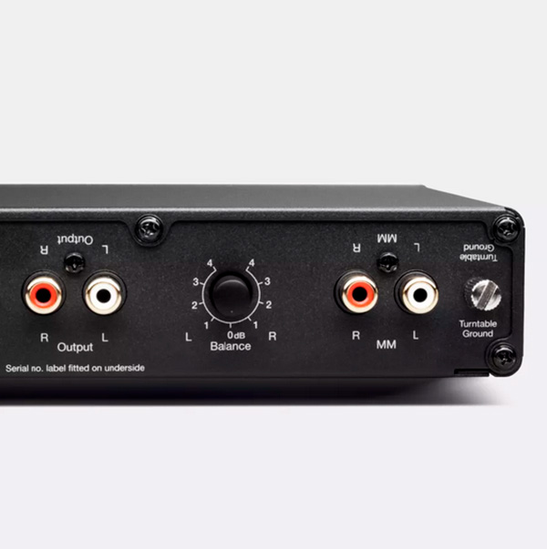 Cambridge Audion Alva Solo RIAA-esivahvistin, lähikuvaa säädöistä.