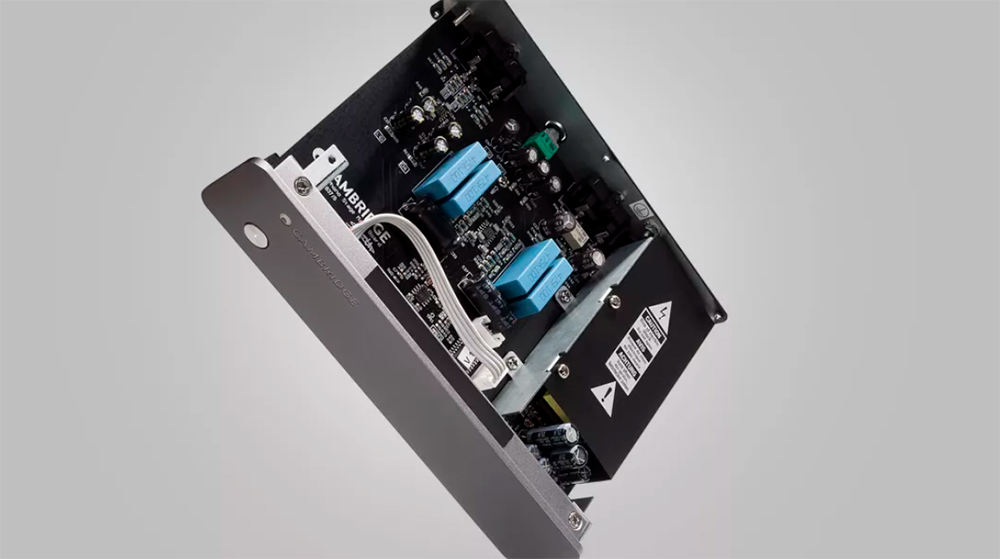 Cambridge Audion Alva Solo RIAA-esivahvistin, lähikuvaa sisuksista.