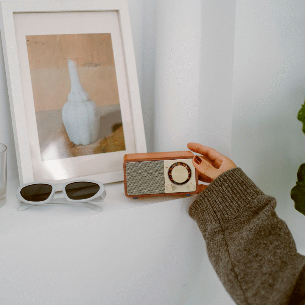 Sangean WR-7 Plus, kirsikka