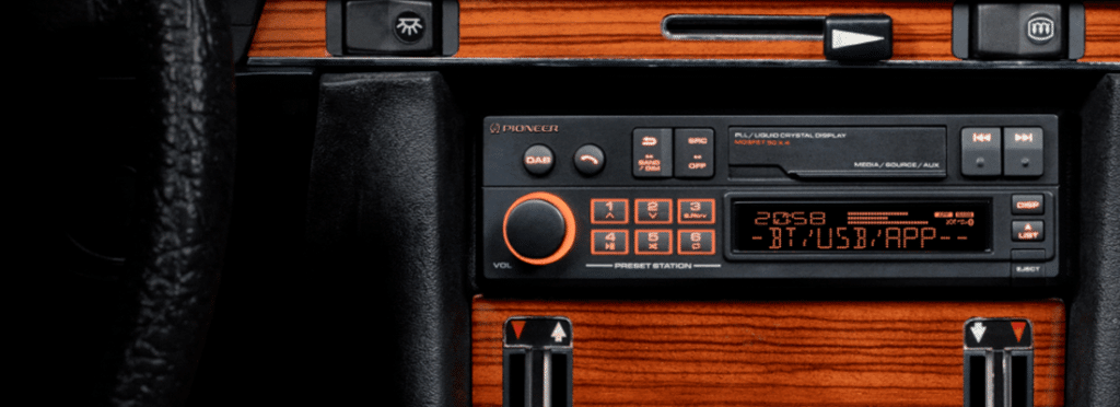 Pioneer SXT-C10PS retroautosoitin klassiseen kojelautaan – Bluetooth, USB ja AUX-liitännät
