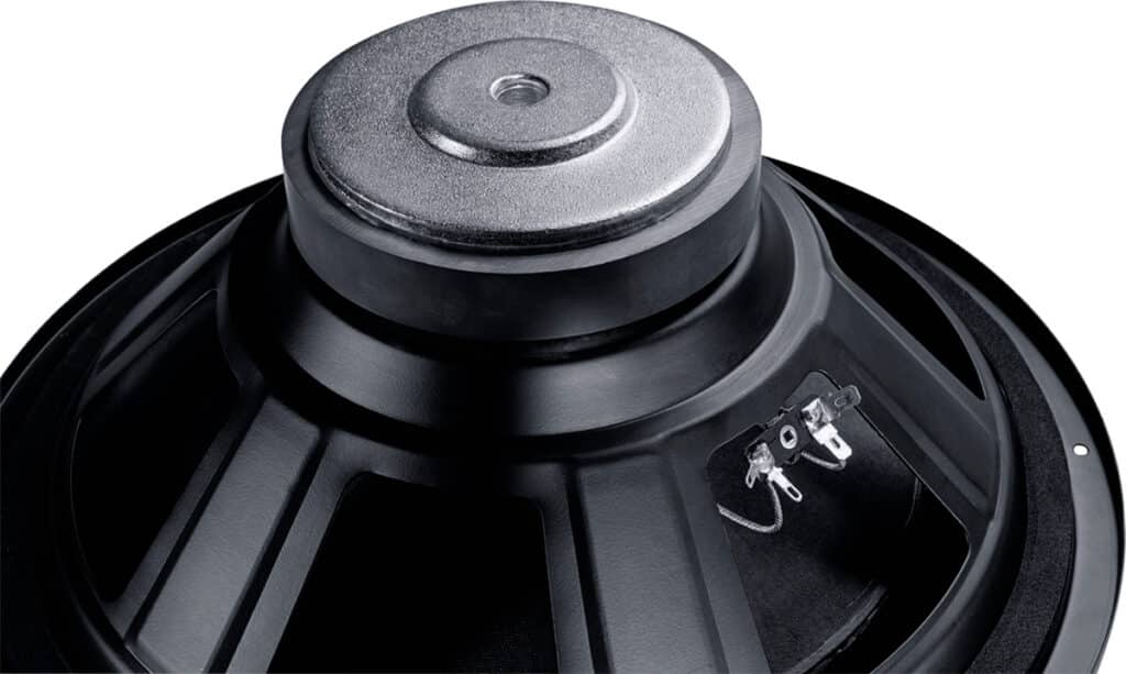 Magnat Alpha RS 12 bassoelementin magneetti ja runkorakenne