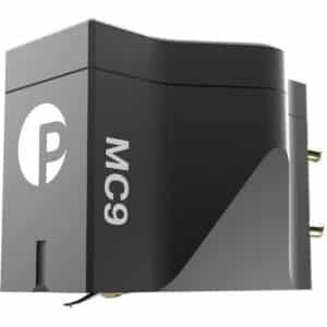 Pro-Ject Pick It MC9 MC-aanirasia kulmasta kuvattuna, Special Elliptical -neula ja 0.35 mV low-output rakenne referenssitason kayttoon