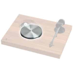 Pro-Ject X1X2SUB alumiininen apulautanen asennettuna X1 ja X2 -levysoittimeen, parantaa käyntivakautta ja nopeustarkkuutta