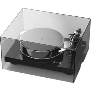 Pro-Ject Cover it DS kirkas akryylisuojakansi viistosta kuvattuna levysoittimen päällä