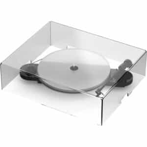 Pro-Ject Cover it E kirkas akryylisuojakansi viistosta kuvattuna Elemental-levysoittimen päällä