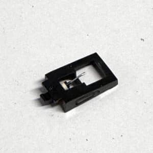 Tonar 393-DS on tarvikevaihtoneula Sharp STY-129 -neulan tilalle.