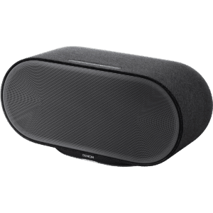 Denon Home 600 Stone -kaiutin viistosta kuvattuna, vaalea runko ja etusäleikkö.