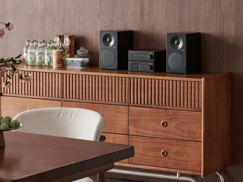 Tangent Tuner III hifi järjestelmä olohuoneessa kaiuttimien kanssa kompakti stereo