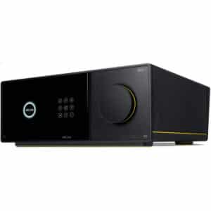 Arcam AVA15 AV-vahvistin Radia design viistosta kulmasta volumenuppi