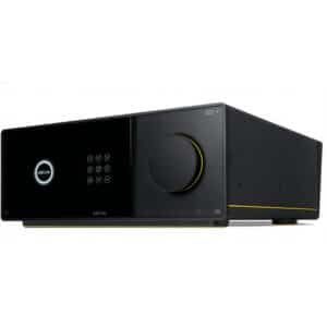 Arcam AVA25 AV-vahvistin viistosta kuvattuna Radia design Class AB kotiteatteri