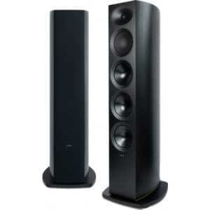 Arcam Radia R45 lattiakaiutinpari Black Walnut viimeistelyllä, toinen kaiutin ilman suojakangasta elementit näkyvissä edestä kuvattuna