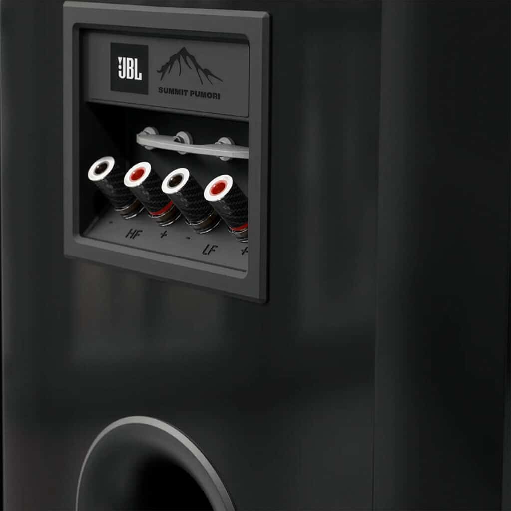 JBL Summit Pumori kaiuttimen liitännät bi-wire ja bi-amp terminaalit