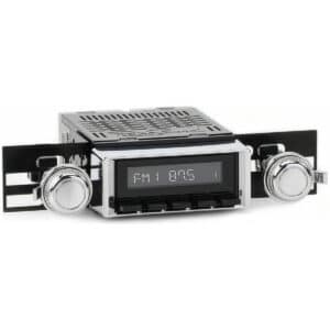 RetroSound RetroRadio -yksikkö Impala 65–66 -asennusraudoilla, kromikehyksellä ja replikanupeilla, etunäkymä.