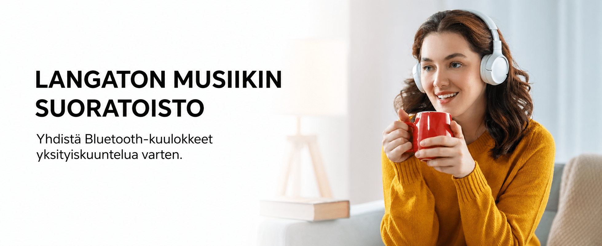 Bluetooth-kuulokkeita käyttävä henkilö Sylvox Elf S2 -soundbarin yksityiskuuntelua havainnollistavassa kuvassa.