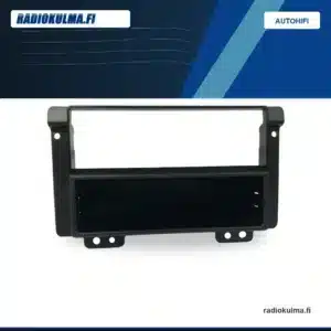 InCarTec 50-246 mattamusta 1DIN/2DIN-radiosovite Land Rover Freelanderiin kuvattuna edestä.