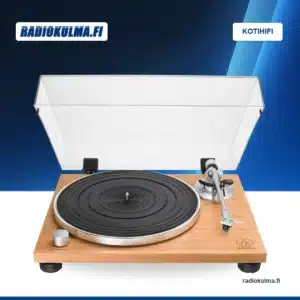 Audio-Technica AT-LPW30TK manuaalinen levysoitin tiikkiviimeistelyllä edestä kuvattuna