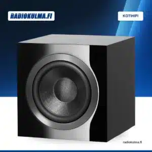 Bowers & Wilkins DB4S kiiltävänmusta aktiivisubwoofer etuviistosta ilman etusuojaa.