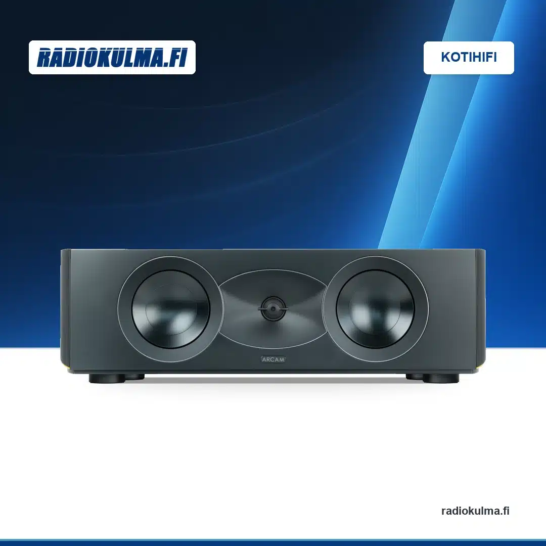 Arcam Radia R35C Black Walnut -keskikaiutin edestä ilman suojakangasta Radiokulman Kotihifi-bränditaustalla.