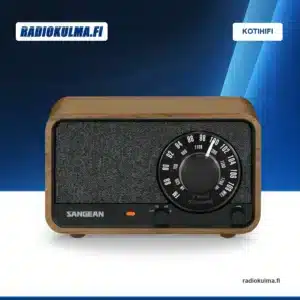 Sangean WR-8 -pöytäradio, pähkinä, edestä kuvattuna Radiokulman taustalla.
